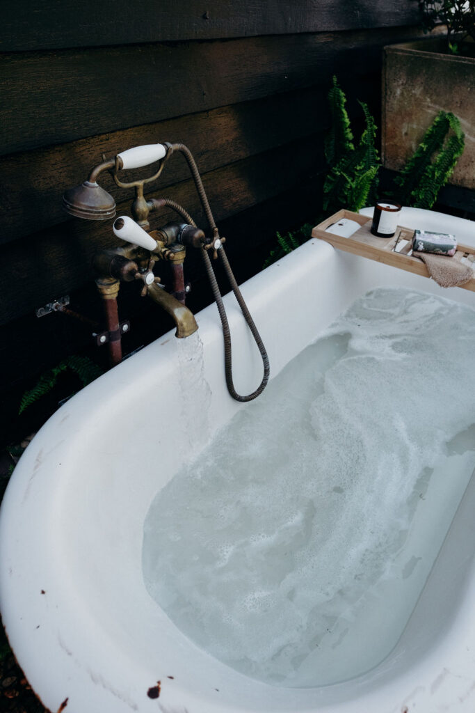luxury outdoor bath tub. Bunnyconnellen Winter Accommodation